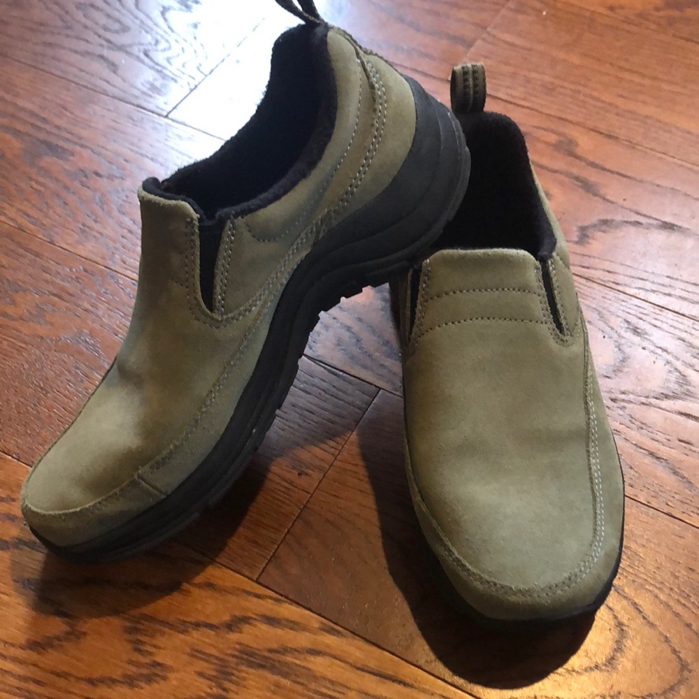 Womens slip on suede shoe 7.5 olive GUC L.L. Bean
